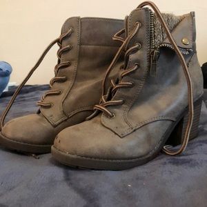 Women’s Size 7 Brown Booties